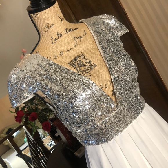 Windsor Dresses & Skirts - White & Silver Dress